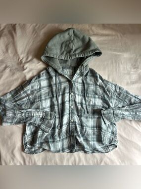 American Eagle Cropped Hooded Flannel Shirt – Plaid – Size Medium